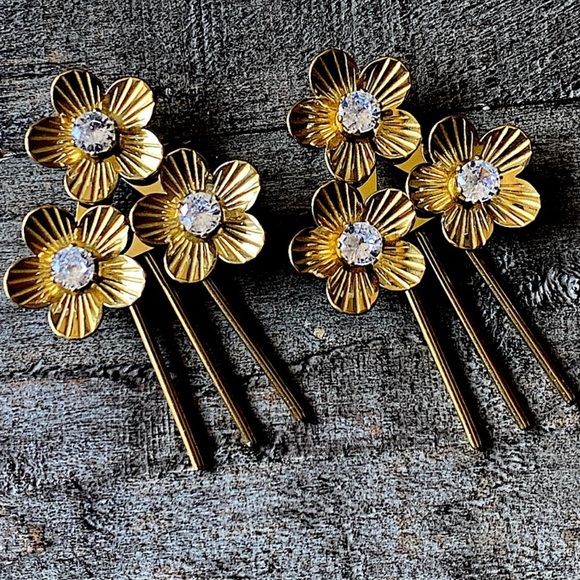 NEW Rhinestone Flower Dangle Earrings - Picture 1 of 10